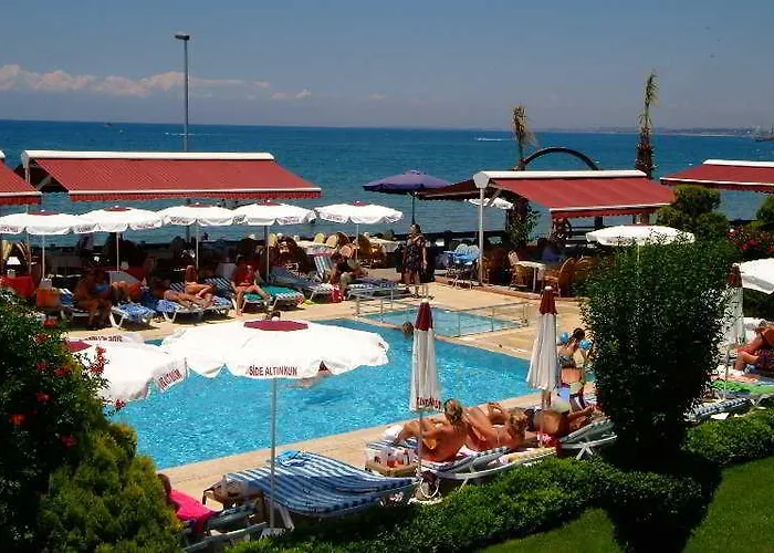 Altinkum Hotell 3*