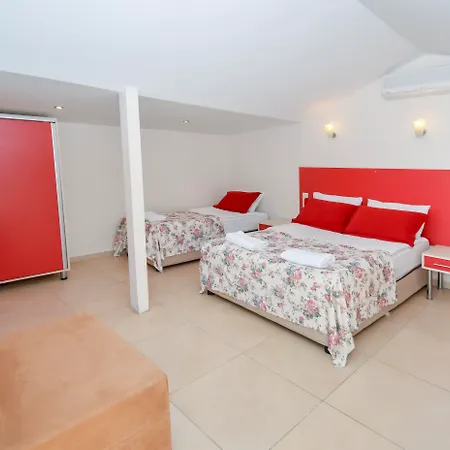 Altinkum מלון 3*