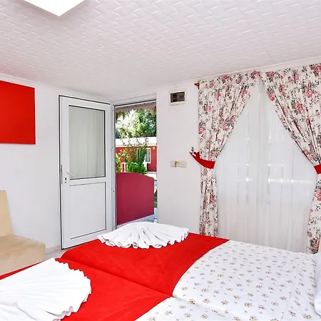 מלון Altinkum סייד